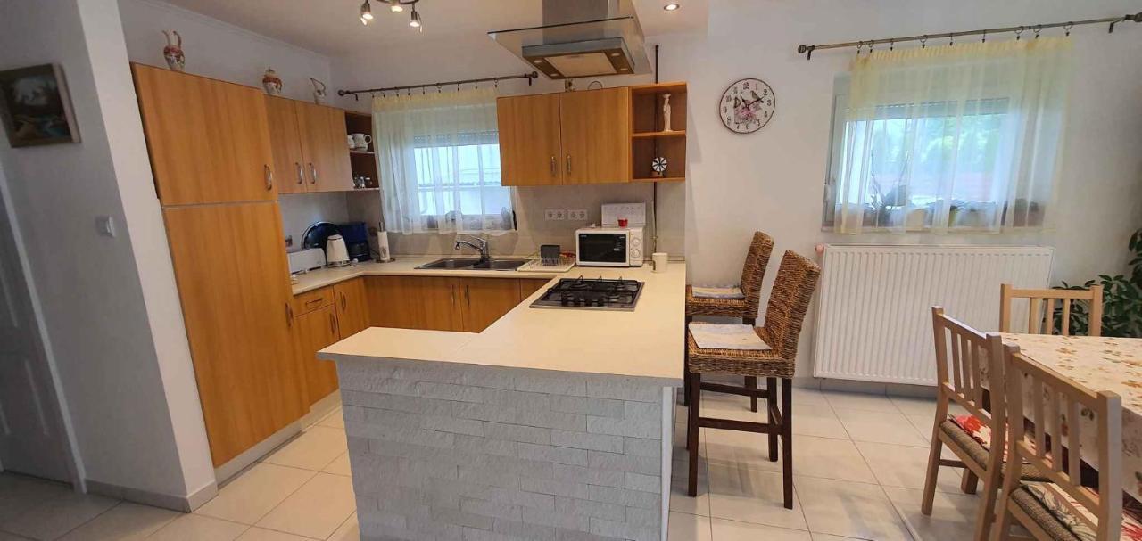 Holiday Home In Keszthely/Balaton 39648 Exteriör bild