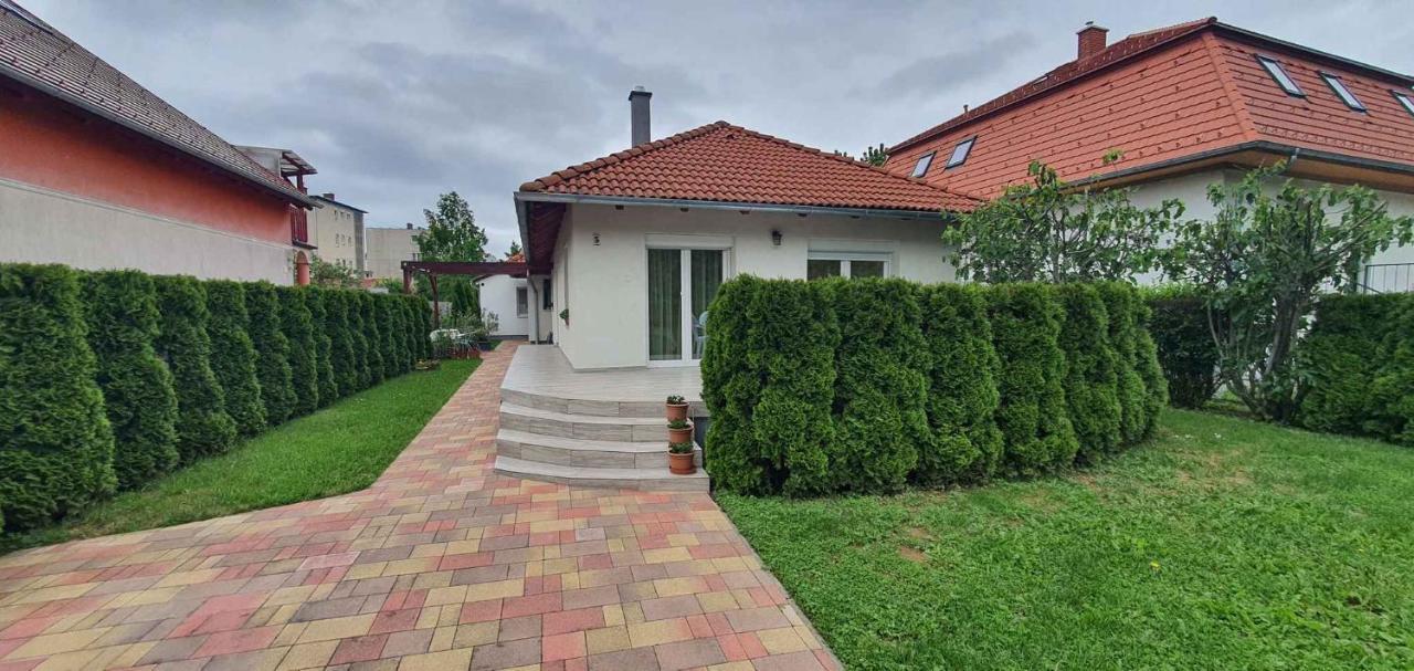 Holiday Home In Keszthely/Balaton 39648 Exteriör bild